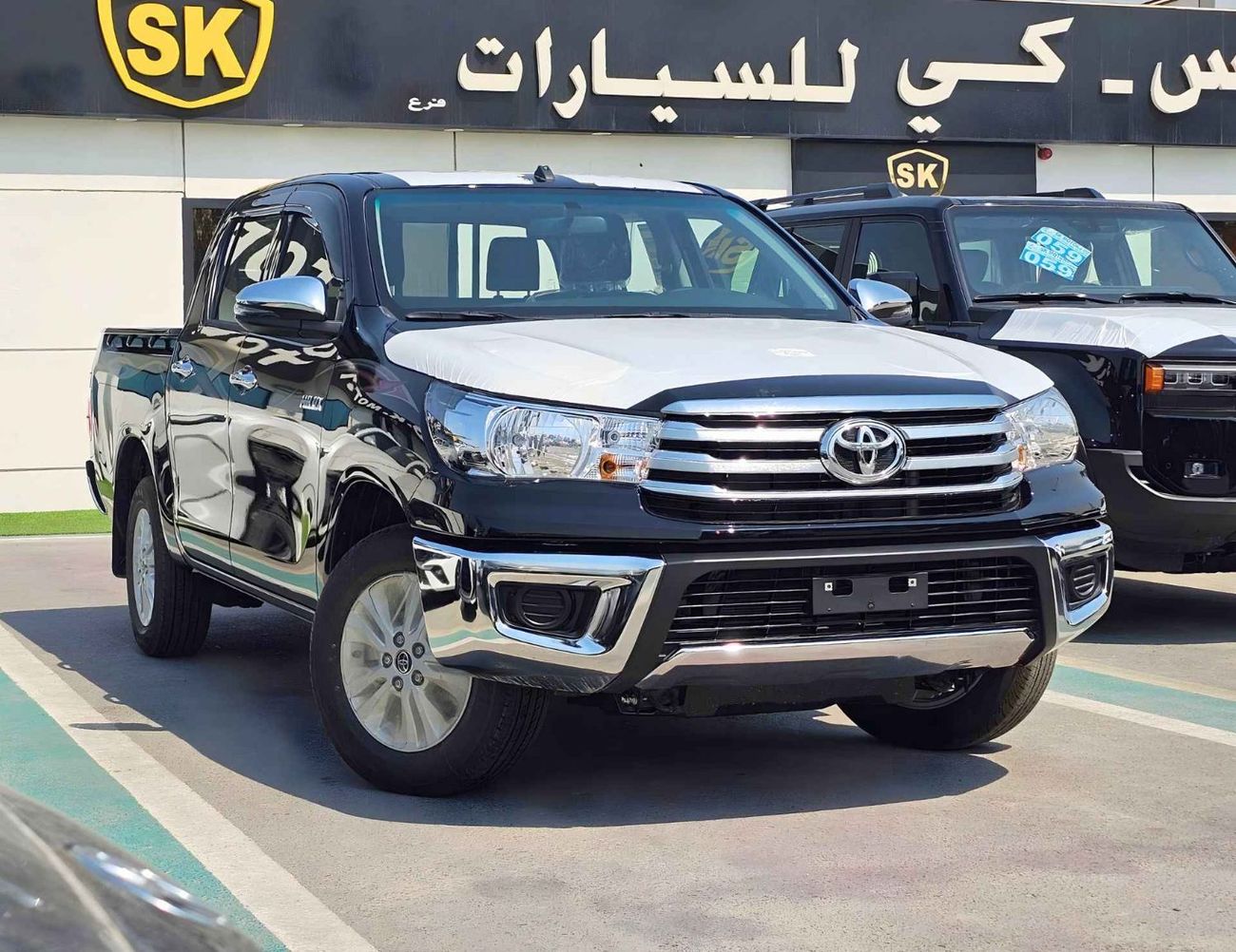 تويوتا هيلوكس SR5 / NARROW BODY DOUBLE CABIN / 2.7L PETROL V4 M/T / REAL CAMERA WITH CHROME BUMPERS (CODE#HP2MF)