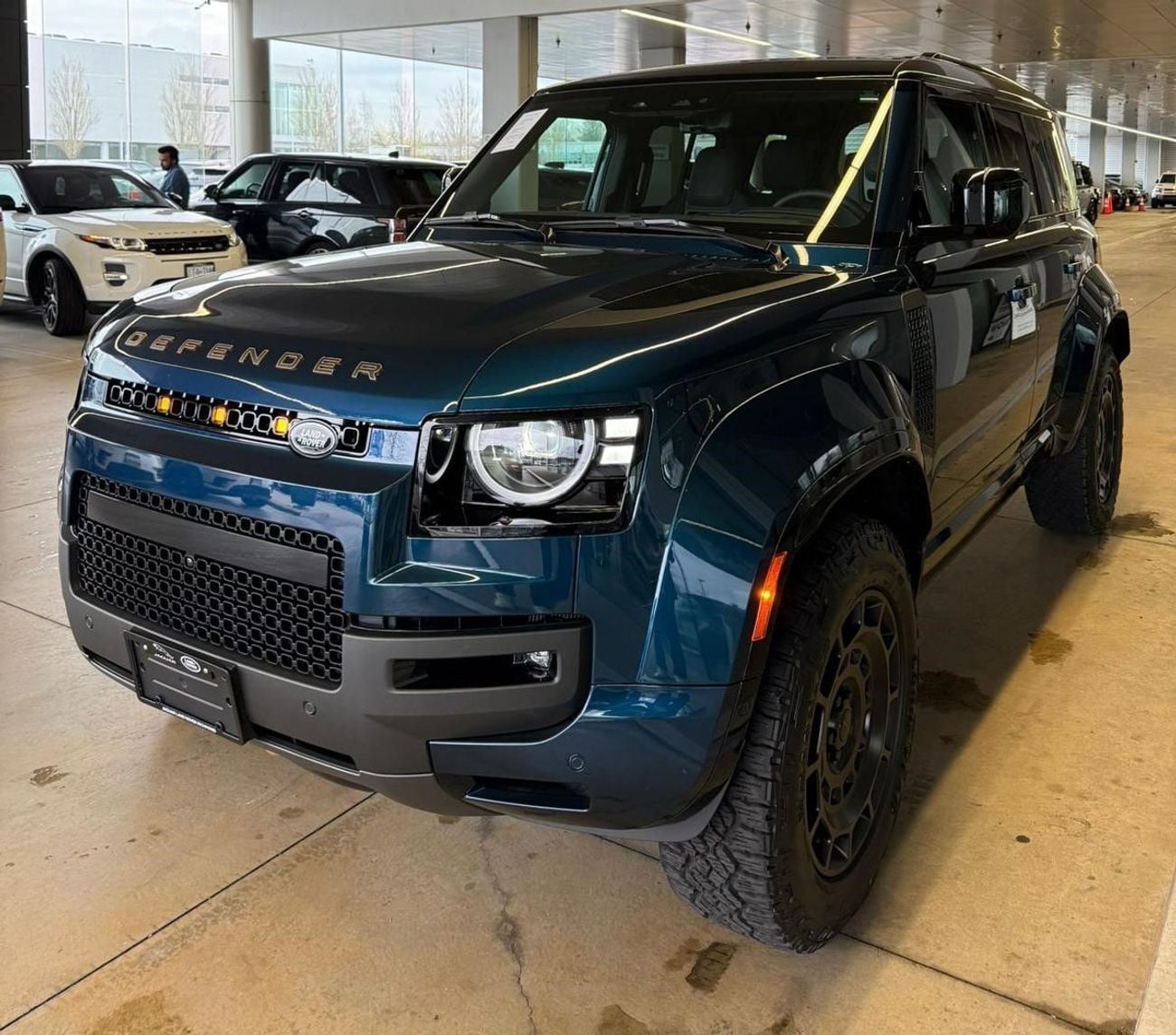 لاند روفر ديفندر P635 V8 OCTA Brand New * EXPORT Price *