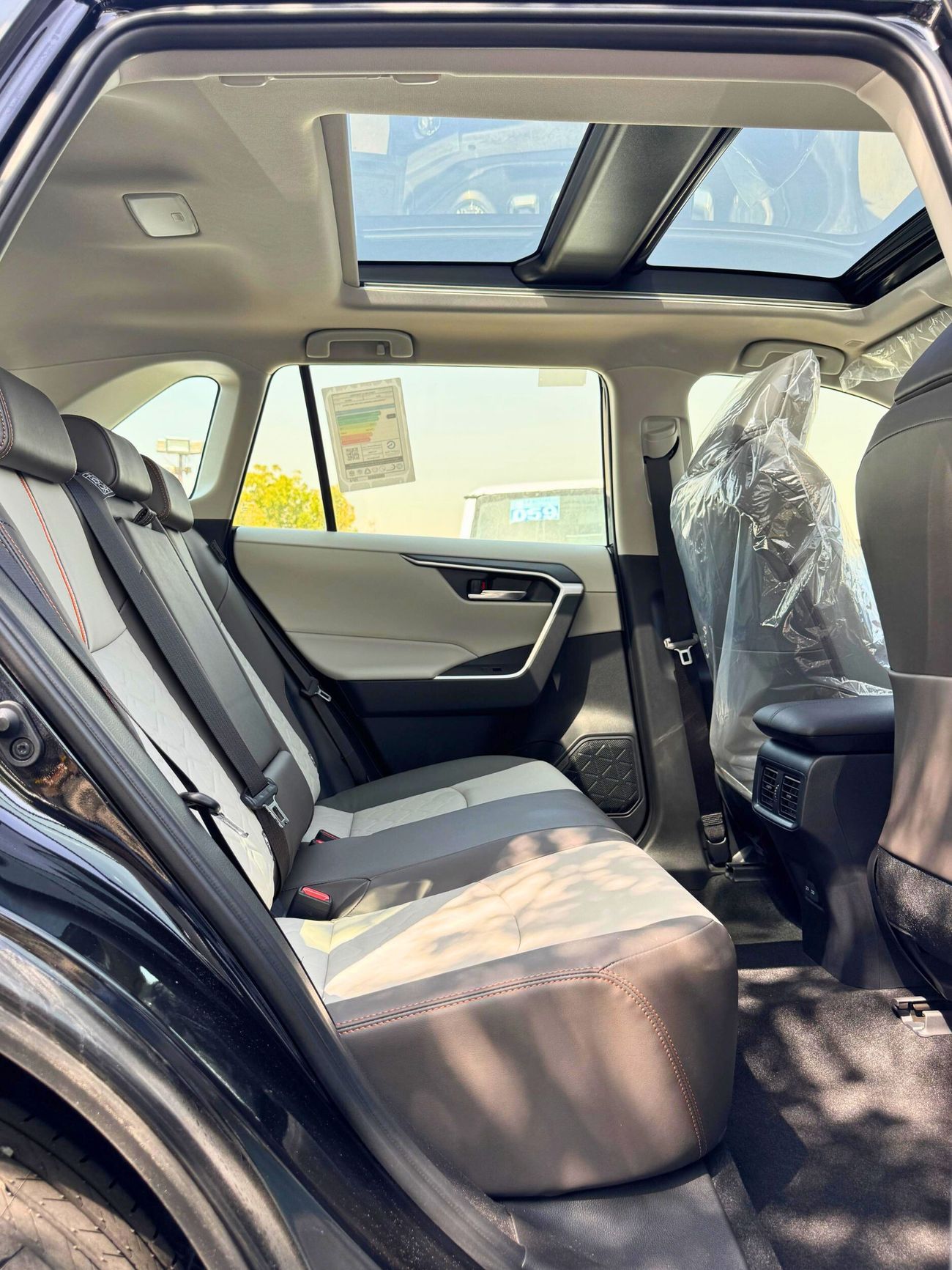 تويوتا راف ٤ Adventure, Full Option 2.5L / 4WD With Panoramic Roof, Driver Power Seat  (CODE #  69054)