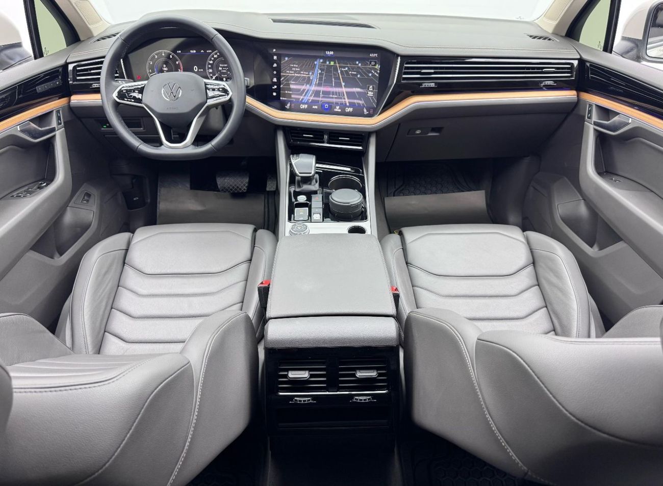 فولكس واجن طوارق Atmosphere 3.0L 2021 Volkswagen Touareg Atmosphere, 2026 VW Warranty, Full VW Service History, Low K