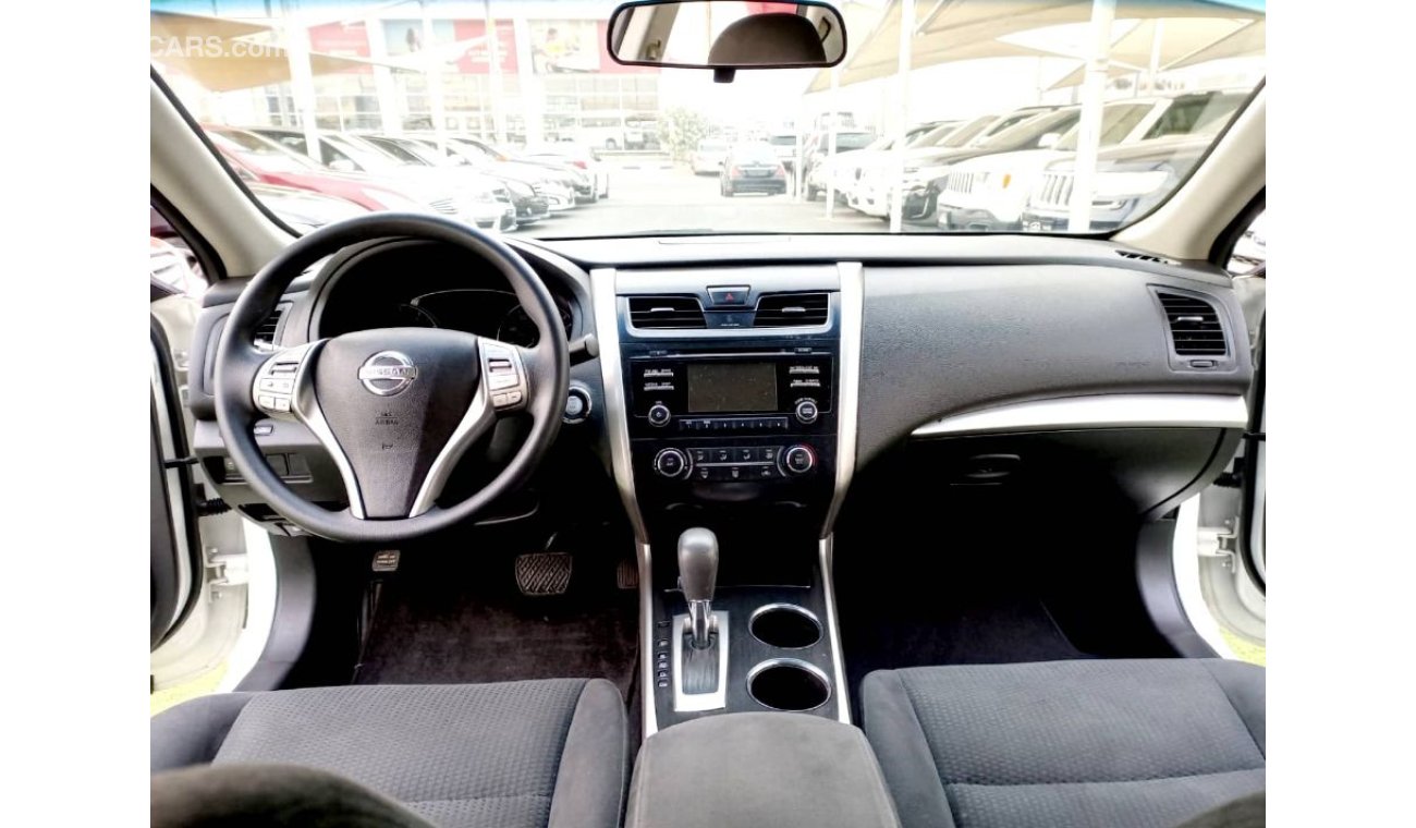 Nissan Altima 2014 model imported, fingerprint, screen, wheels, sensors, camera, in excellent condition, you do no