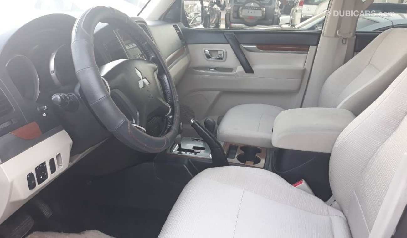 Mitsubishi Pajero 2013 Full options clean car gulf specs