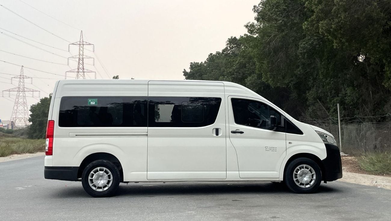 Toyota Hiace GL ACCIDENTS FREE - GCC - V6 - HIGHROOF - PERFECT CONDITION INSIDE OUT