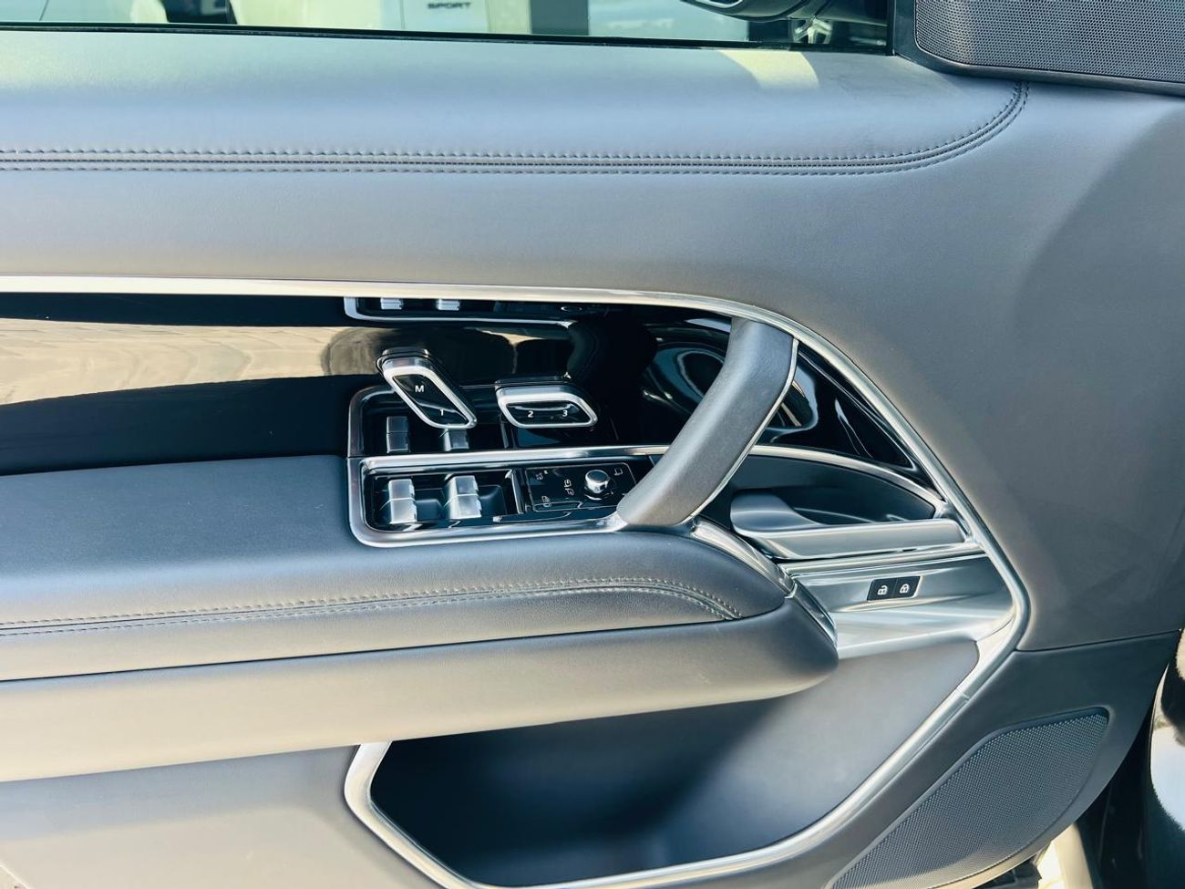 Land Rover Range Rover SE P530 4.4L