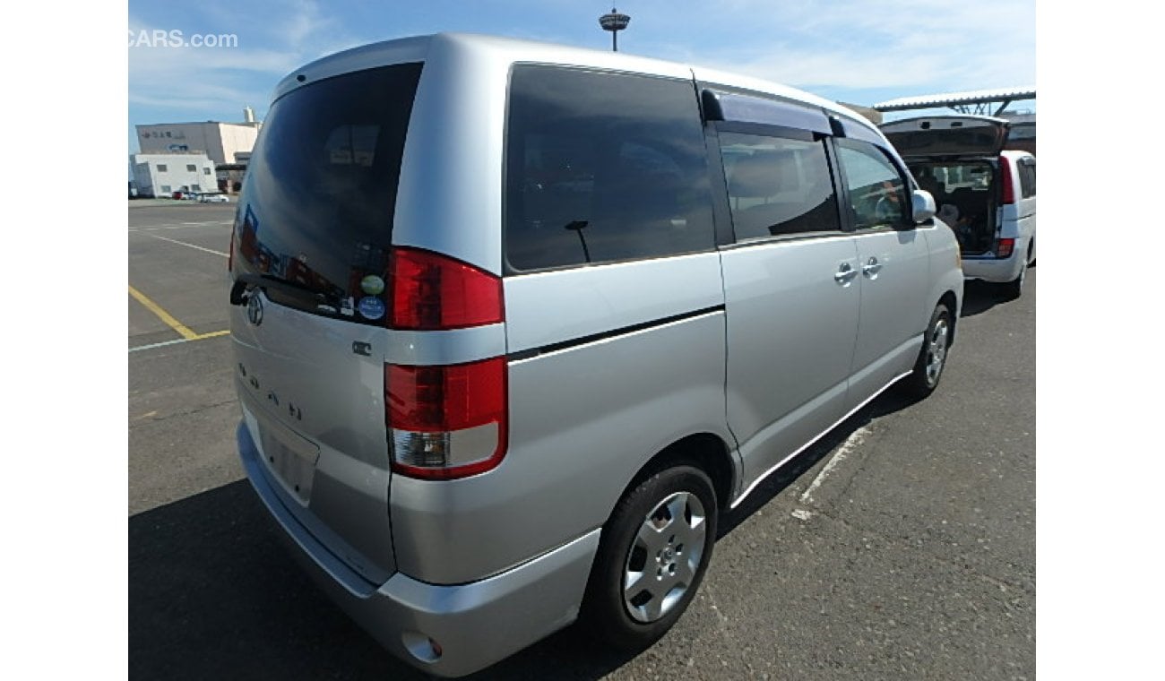 Toyota Noah Van Used RHD 2005/X LTD/AZR60G LOT # 562