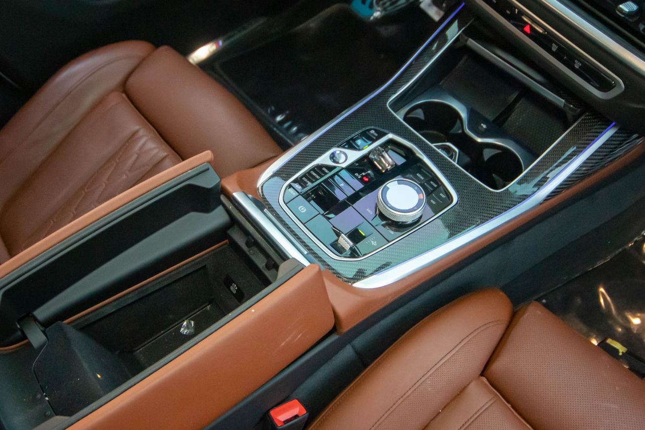 بي أم دبليو X7 xDriveM60i (6 Seats)