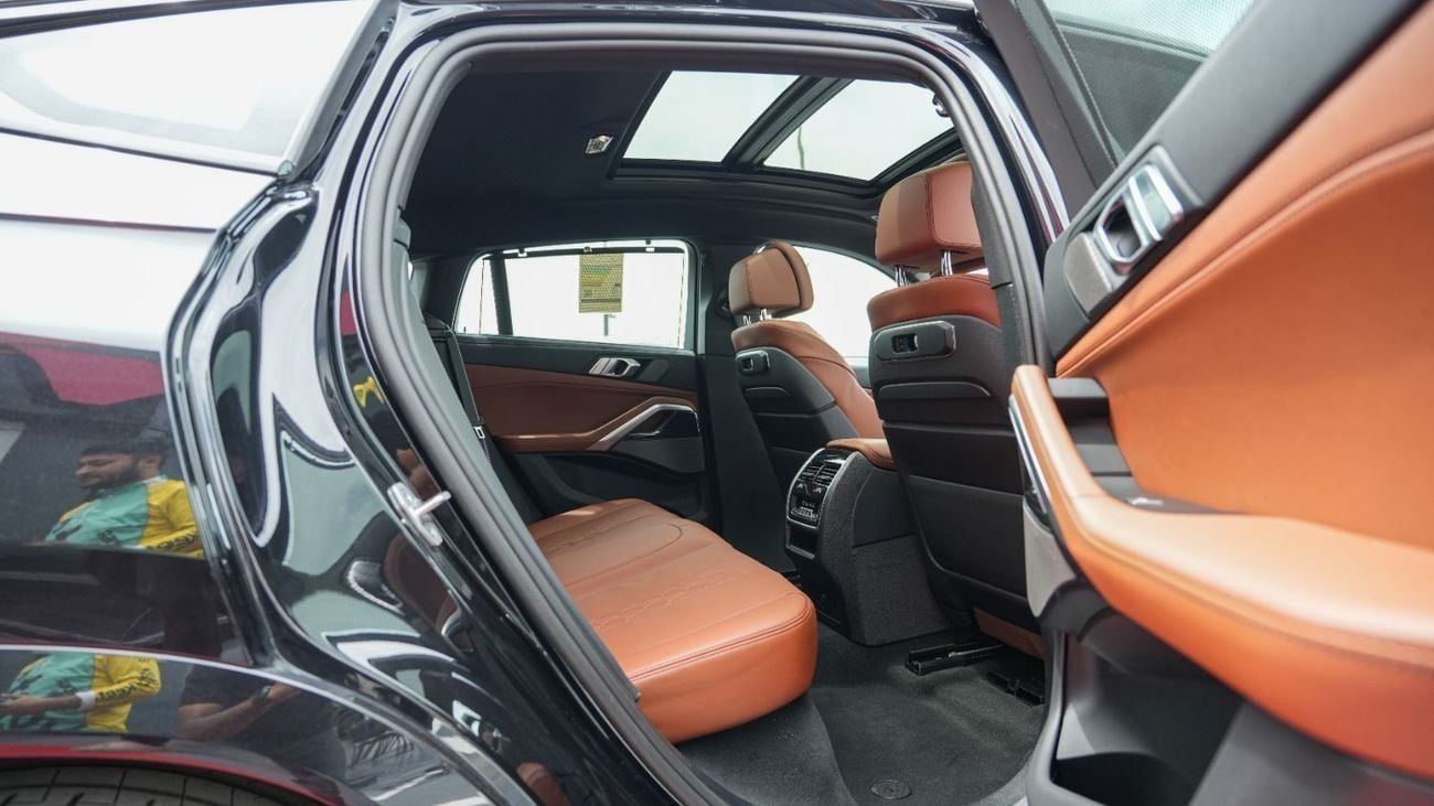 بي أم دبليو X6 M60i LUXURY M60i xDrive V8 2026MY Export Only