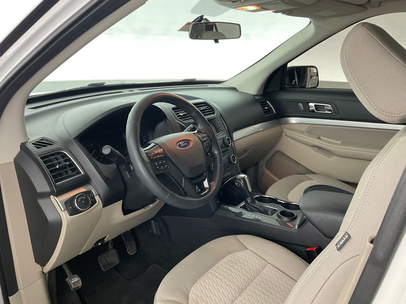 Ford Explorer XL / Standard | National Day Celebration | Guaranteed Warranty | 0 Down Payment