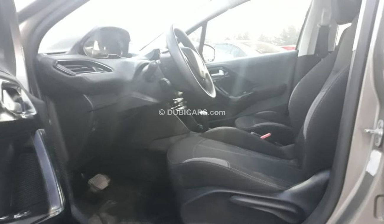 بيجو 208 السيارة نظيفه جدا بحاله ممتازه بدون حوادث ضمان شاسيه جير ماكينه