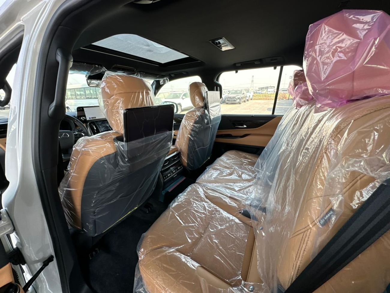 لكزس LX 700h Signature