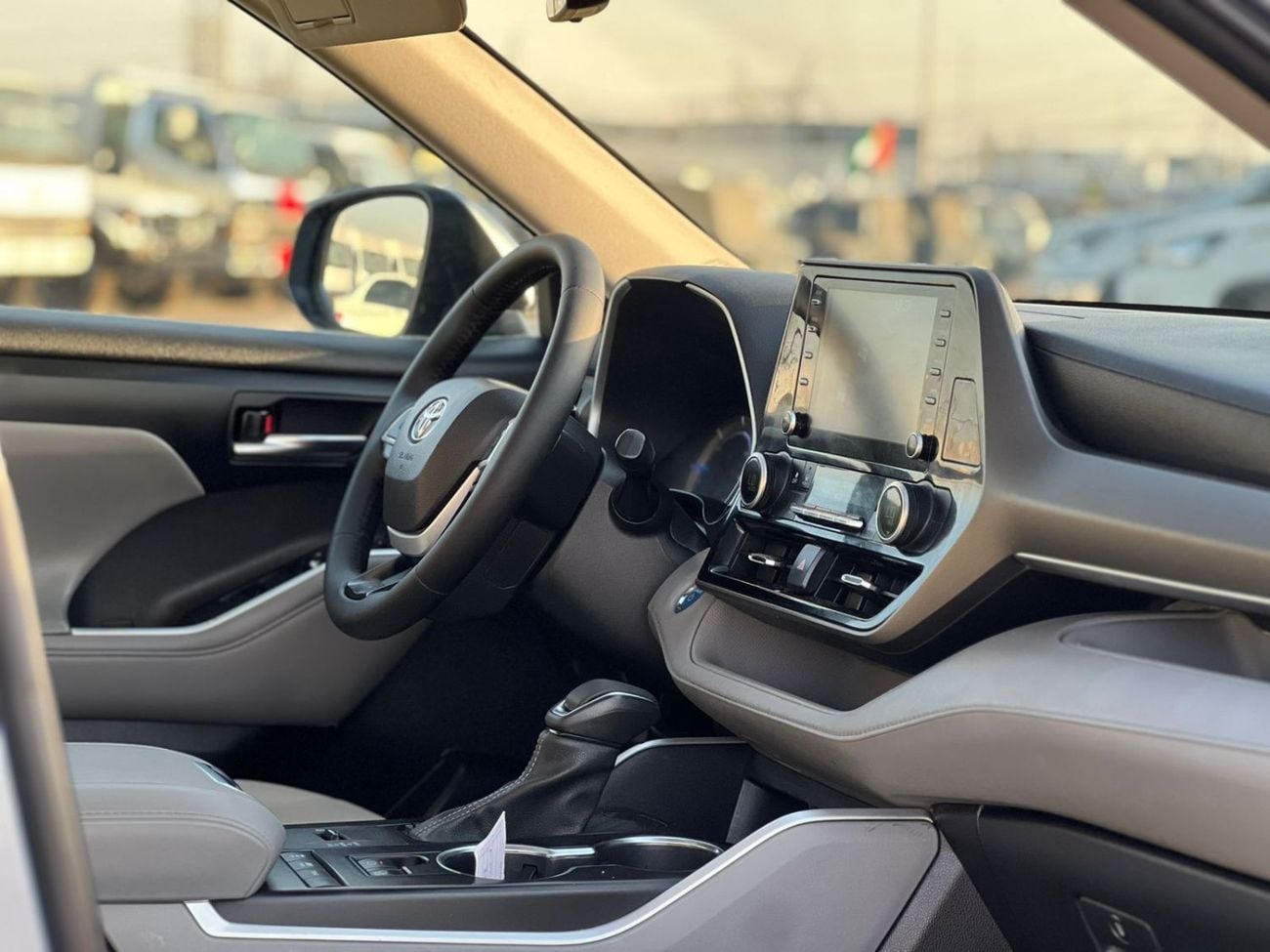 Toyota Highlander 2022 Toyota Highlander Hybrid GLE Full Option Gcc -2.5L V4 - Rear Camera & Sensor - Leather Seat - S