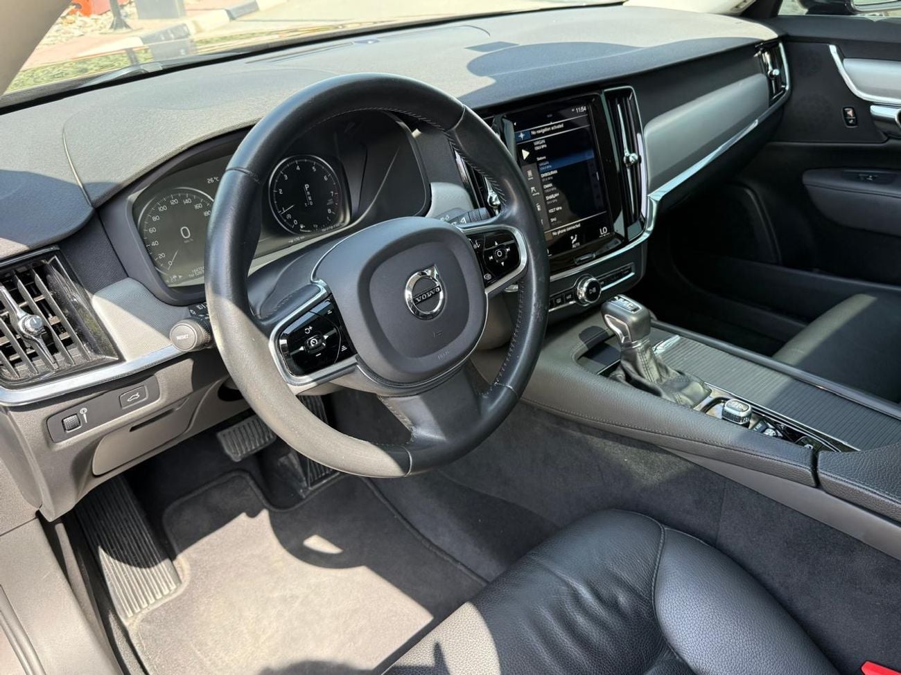 Volvo S90 T5 Momentum 2.0L  VOLVO S90T5 UNLIMITED BRIGHT MOMENTUM 2021 GCC FULL SERVICE HI