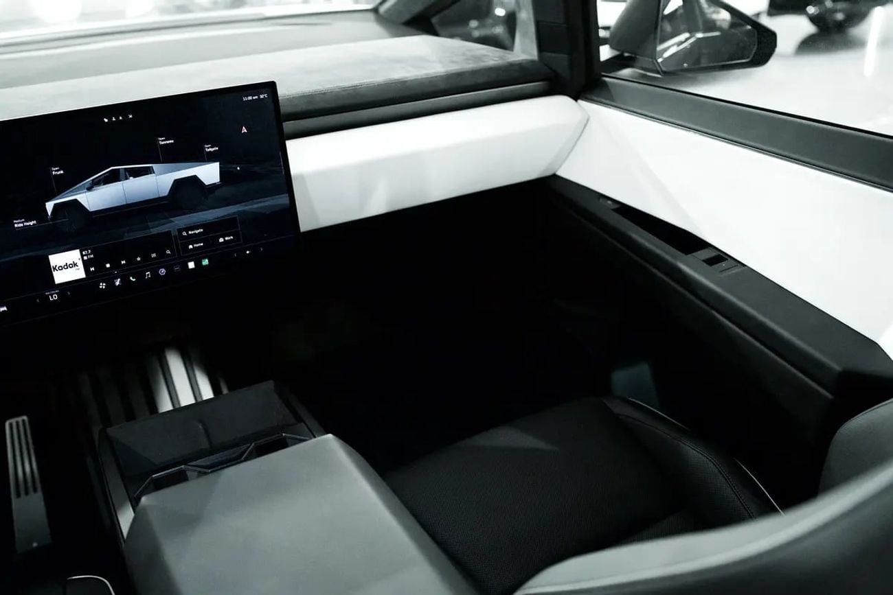 Tesla Cybertruck invincible edition - Brand New!