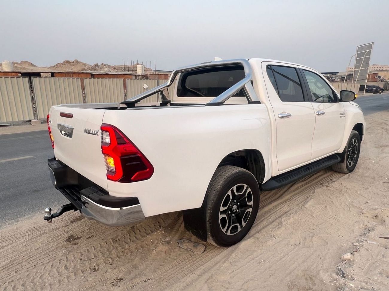 تويوتا هيلوكس SGLX DIESEL 2.8 LITER ,RHD ,PUSH START ,AUTO TRANSMISSION