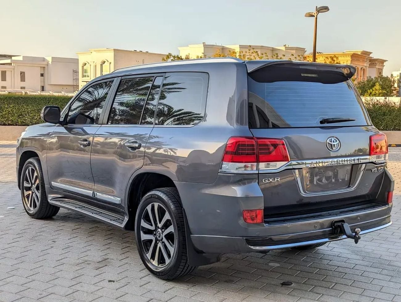 Toyota Land Cruiser GXR V8 5.7L – Top Full Option | GCC Excellent Condition Specs