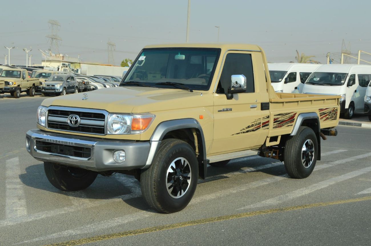 تويوتا لاند كروزر بيك آب Toyota Land Cruiser Pick-Up Single Cabin Year: 2018 Color: Beige