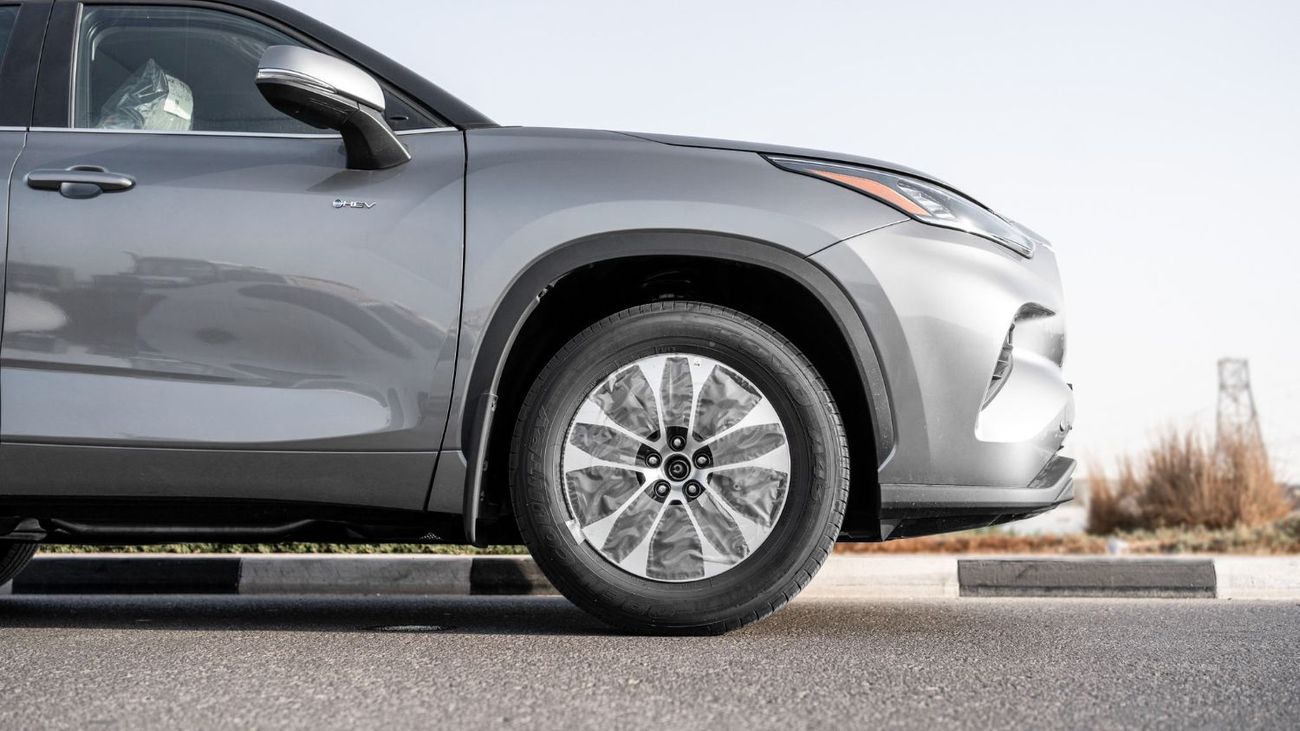 Toyota Highlander 2026 Toyota Highlander GLE 2.5L AT Hybrid (Gray)