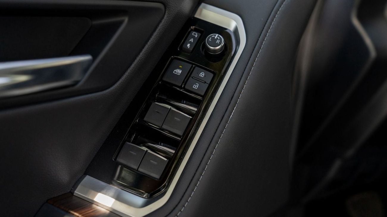 تويوتا لاند كروزر LC300 VX 4.0\(LHD)