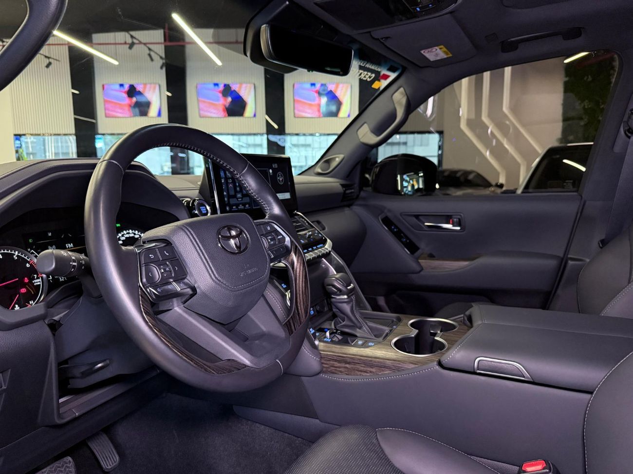 Toyota Land Cruiser VXR 4.0L 2023 Land Cruiser 4.0L VXR GCC-Al Futtaim Warranty - 13,000 KM Only