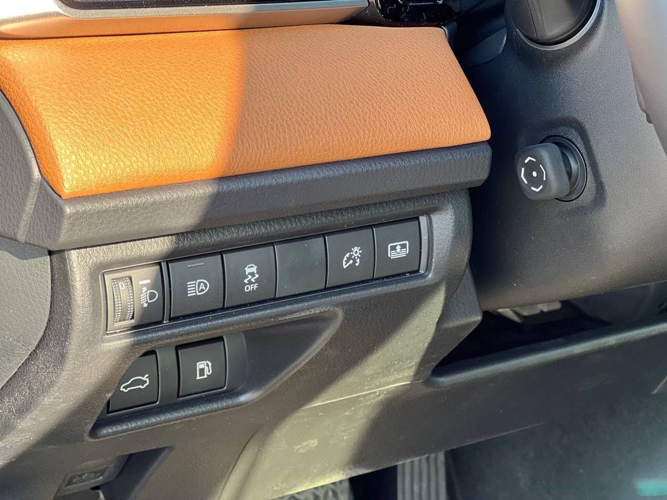 Toyota Camry GLE 2.5L PTR A/T // 2025 // FULL WITH RADAR , COOLING SEATS , PANORAMIC ROOF // SPECIAL OFFER // BY