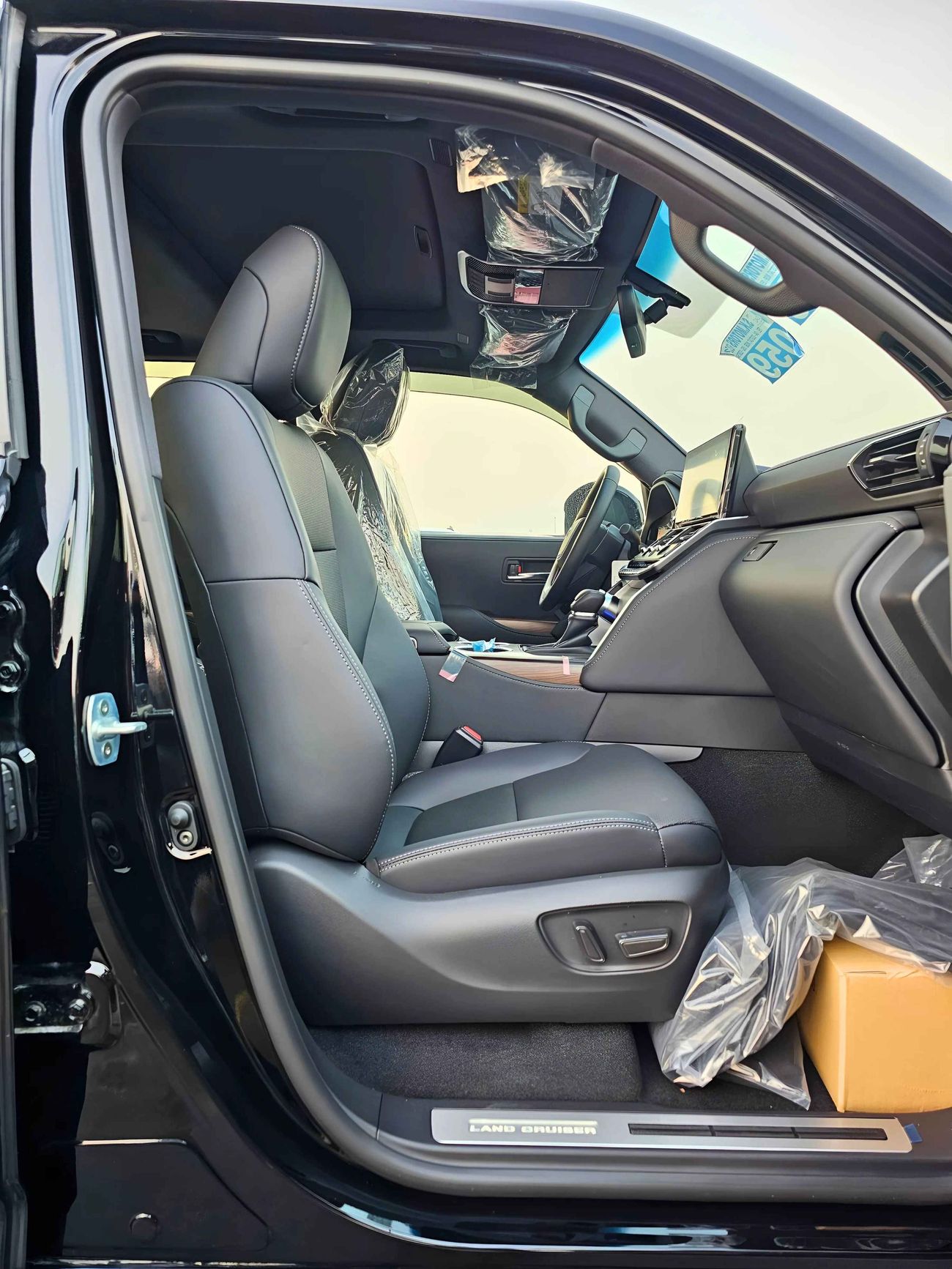 تويوتا لاند كروزر GXR TWIN TURBO / 3.3L V6 DIESEL / PWR SEATS / JBL SPKRS / FULL OPTION (CODE # GXR)