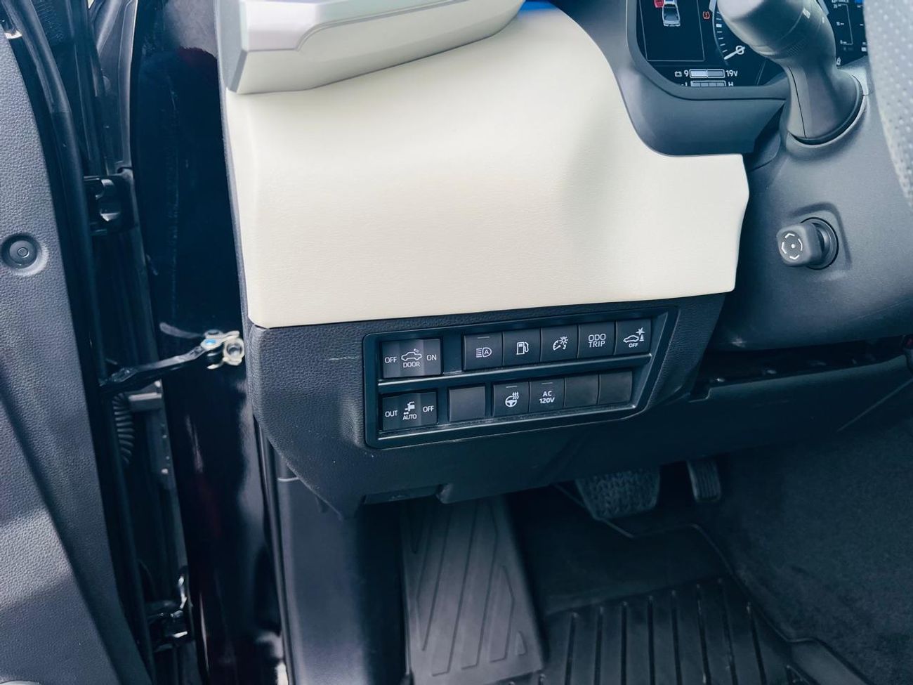 Toyota Tundra CAPSTONE