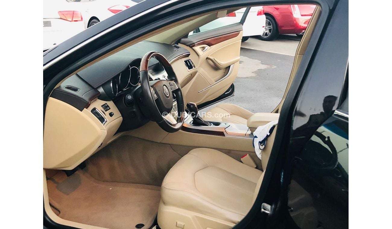 كاديلاك CTS موديل 2010 خليجي حاله ممتازه من الداخل والخارج فل مواصفات كراسي جلد وتبريد وتسخين في الكراسي ومثبت س