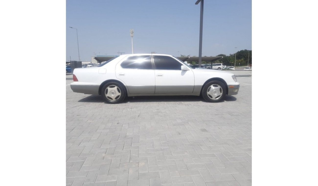 لكزس LS 400