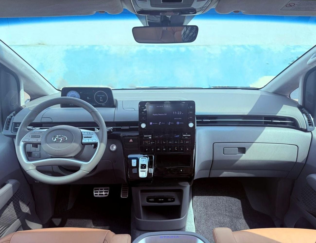 Hyundai Staria Luxury 3.5L HYUNDAI STARIA LUXURY | GCC SPECS | YEAR: 2024 | KMS: 35,800 | 5-YEARS WARRANTY | 5-YEAR