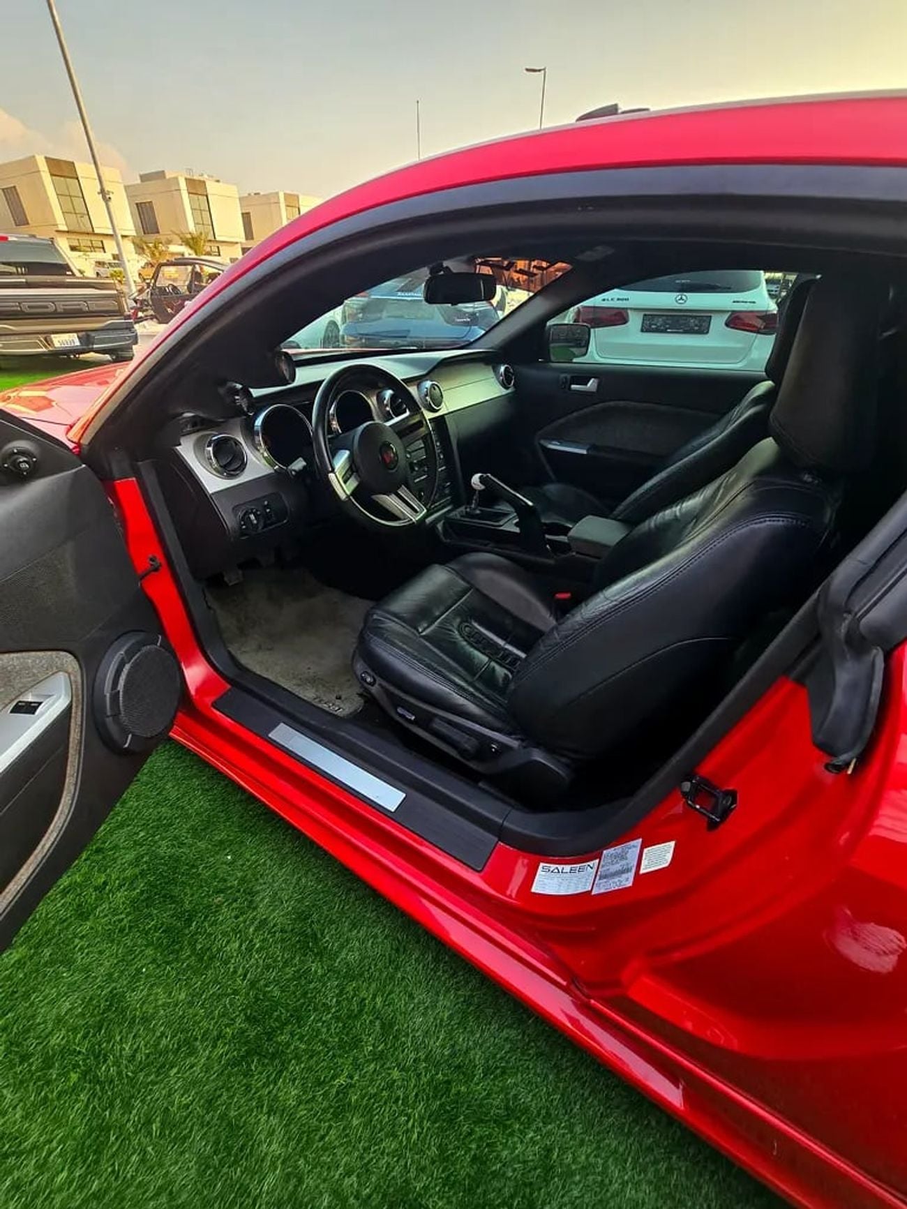 Ford Mustang Very Rare SALEEN clean title / full original 49000 kms only .
