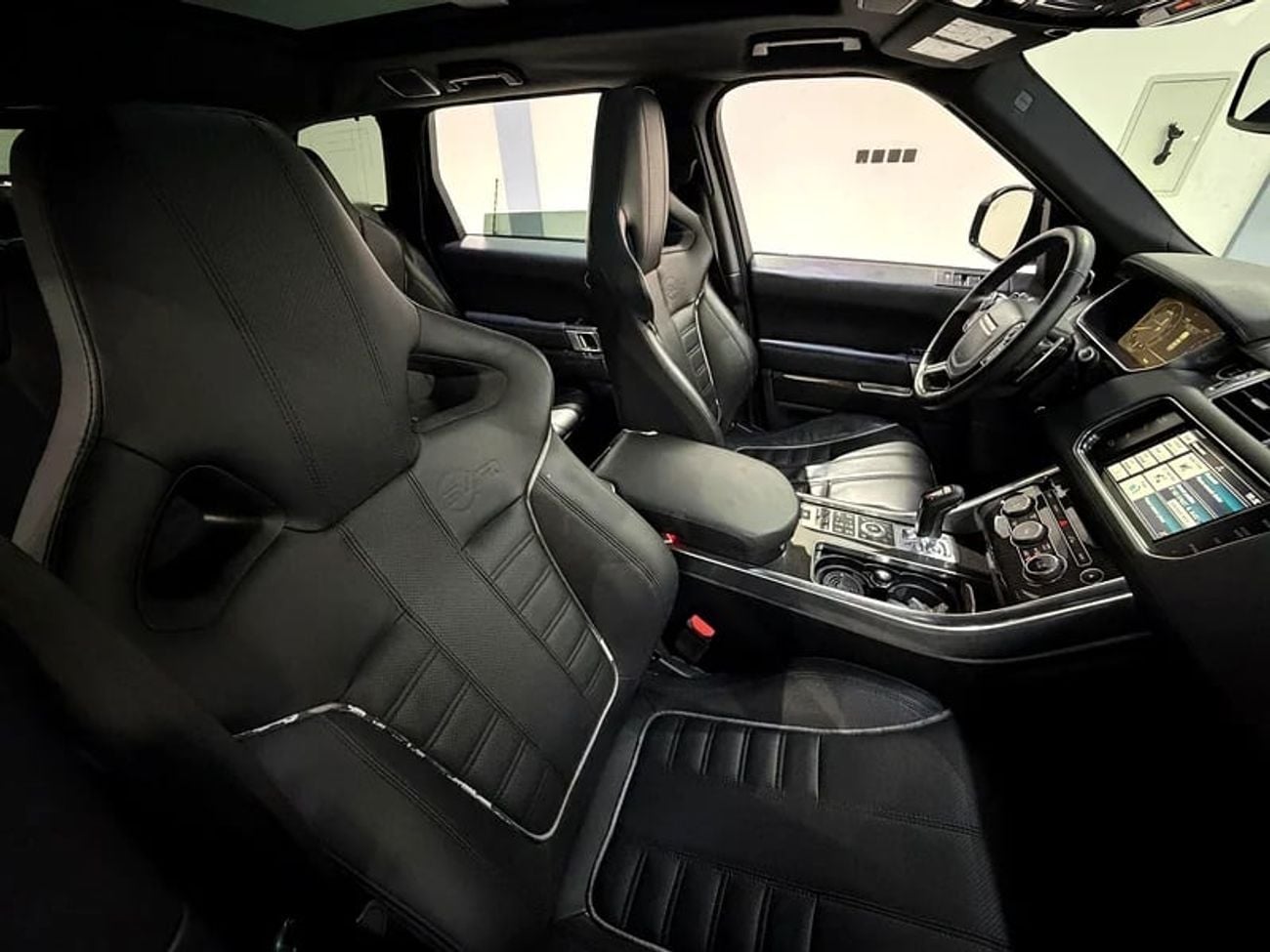 لاند روفر رينج روفر سبورت SVR 5.0L (550 HP) CLEAN TITLE V8 SUPERCHARGED FULLY ORIGINAL PAINT SVR LOW KM