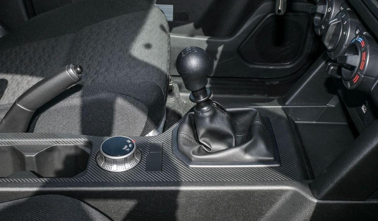 Mitsubishi L200 Brand New Mitsubishi L200 2025 Export 2.5L 4WD Diesel GLX | M/T White/Black|L200-GLX-D-4WD-25|