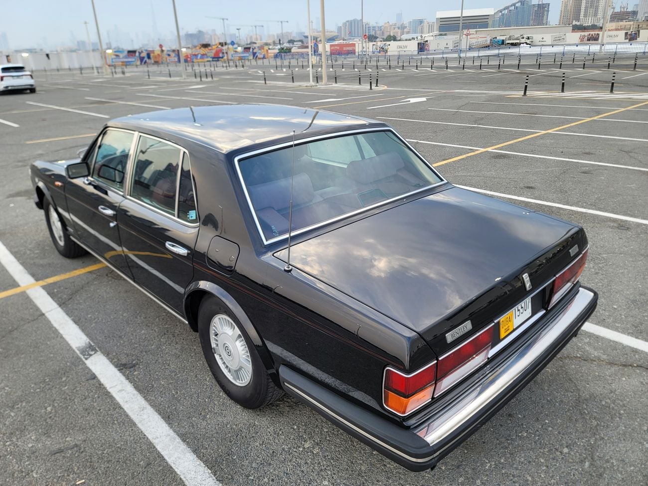 بنتلي إيت 4 door