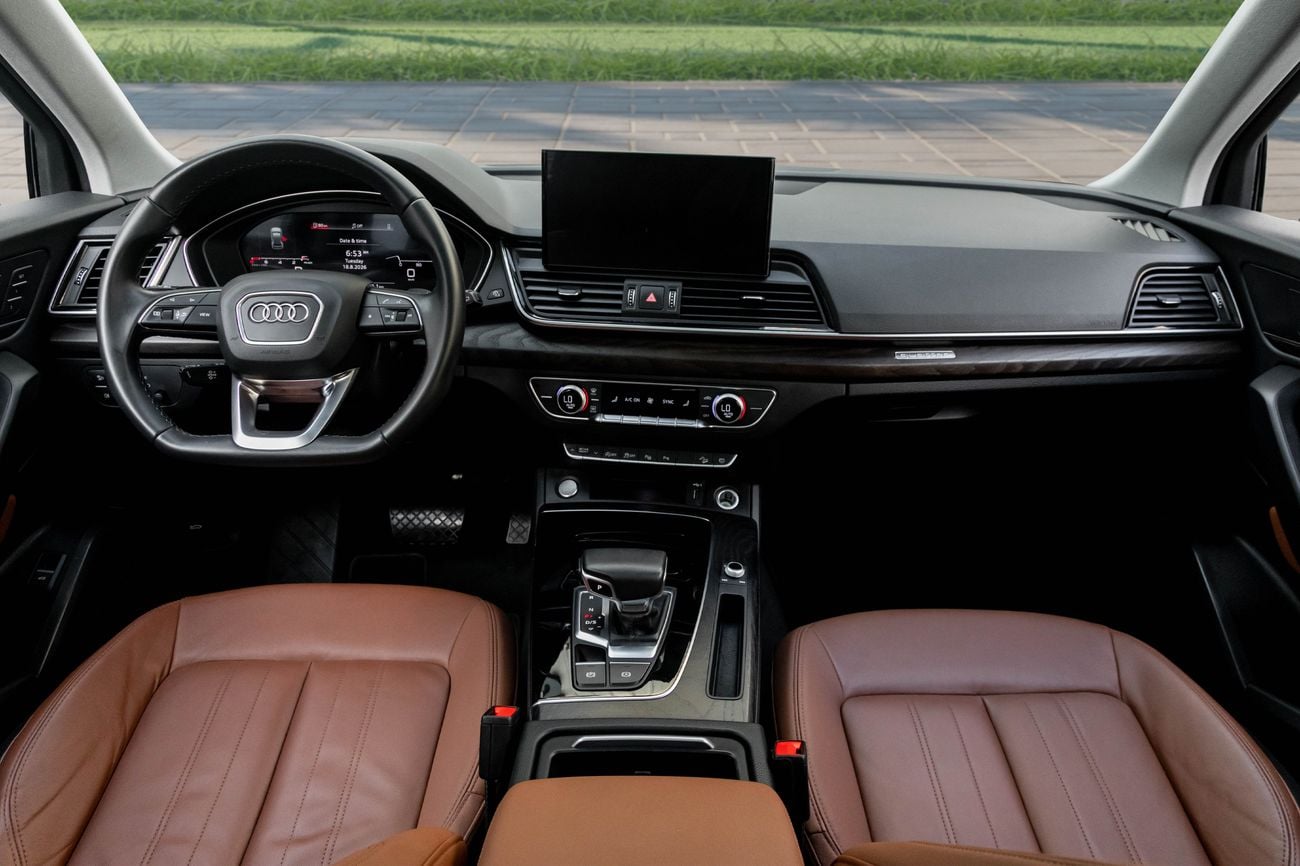 أودي Q5 45 TFSI quattro S line Q5 45 TFSI quattro S line | 2,546 P.M | 0% Downpayment | Audi Warranty + Service Contract