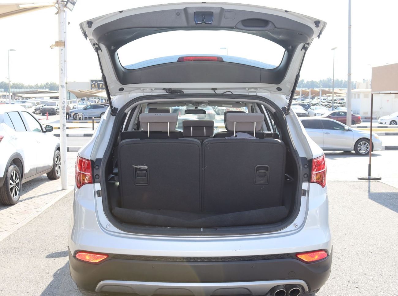 Hyundai Santa Fe GL 2.4L AWD Hyundai Santa Fe 2016, GCC car, in excellent condition, 7 seats, 2.4L, panoramic roof