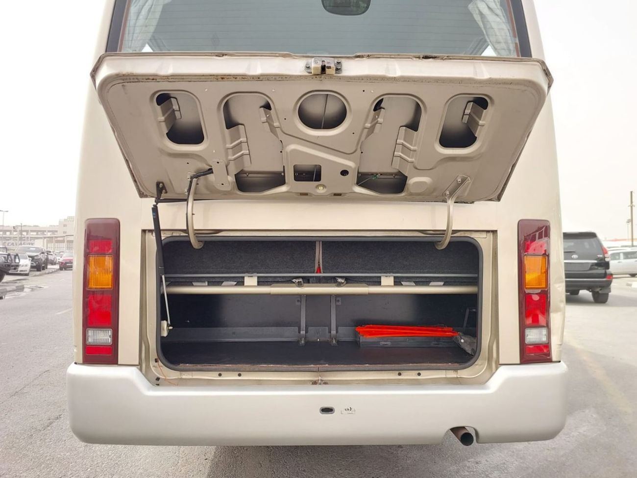 إيسوزو جرنی ISUZU JOURNEY BUS RHD 2001 MODEL 4.1 L DIESEL AUTOMATIC(PM00048)