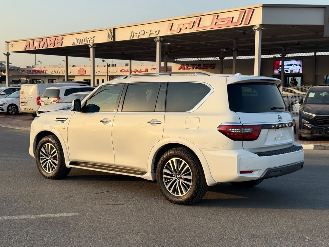 Nissan Armada SL Nissan Armada SV 2022