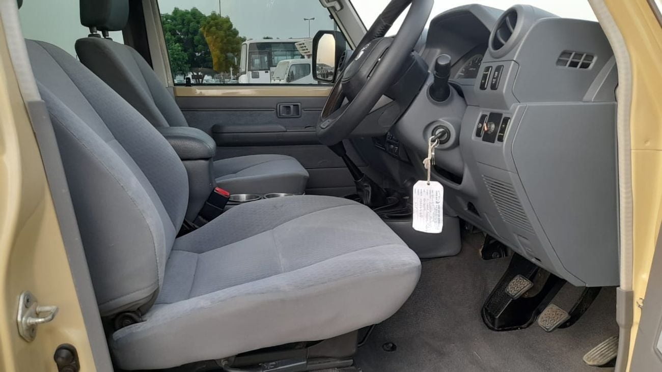 Toyota Land Cruiser Pick Up Right-Hand drive 4.5 V8 1VD diesel manual low kms facelifted