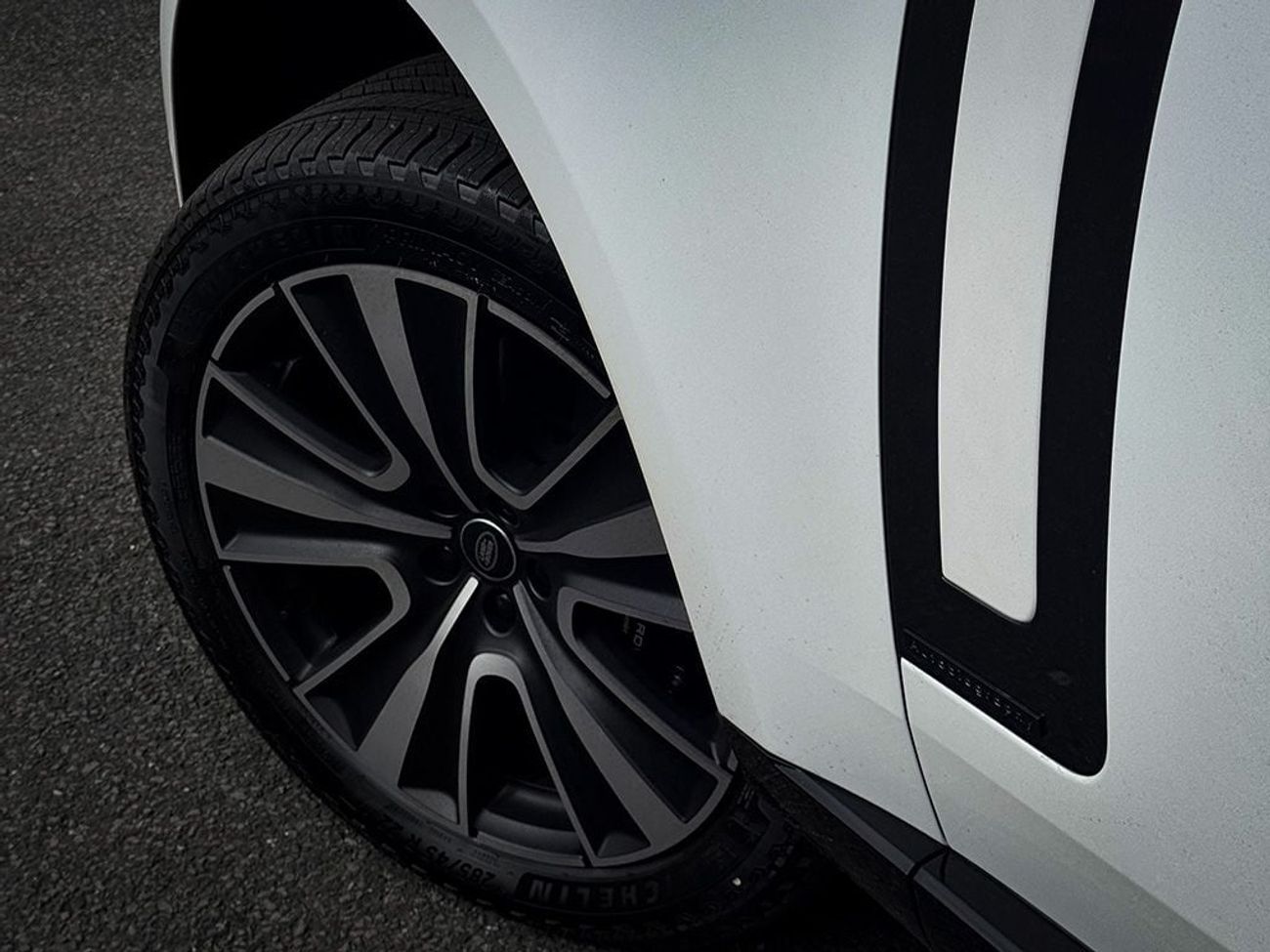 لاند روفر رينج روفر P460e LWB Autobiography Right Hand Drive