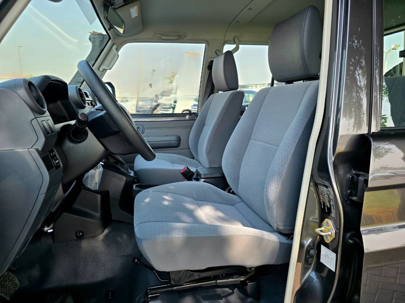 تويوتا لاند كروزر بيك آب LC79 DC 4.0 AT 2025 basic