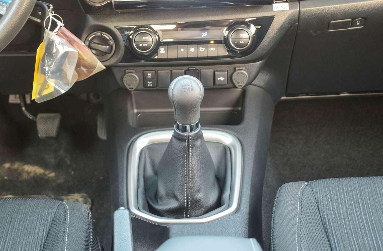 تويوتا هيلوكس SR5 2.4L 4WD DIESEL PICKUP 2026