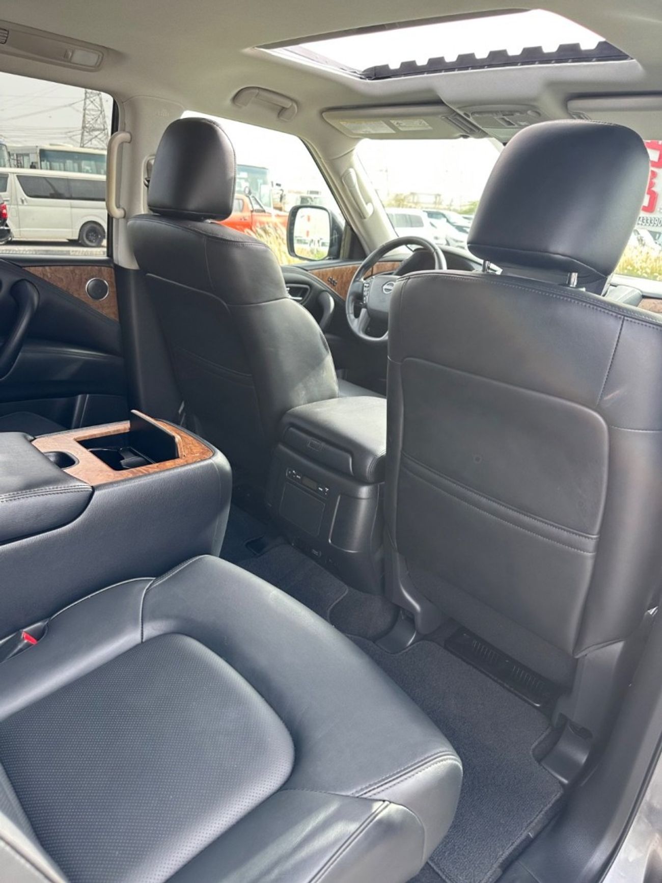 نيسان أرمادا SL 360 camera, sunroof perfect condition Full Option