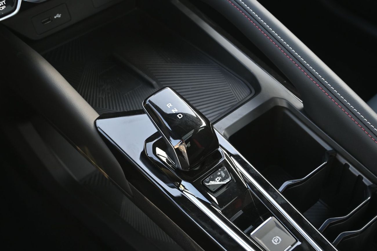 Geely Coolray GF 1.5TD Geely Coolray 1.5L Turbo Petrol, Model 2025, Color Purple Prism