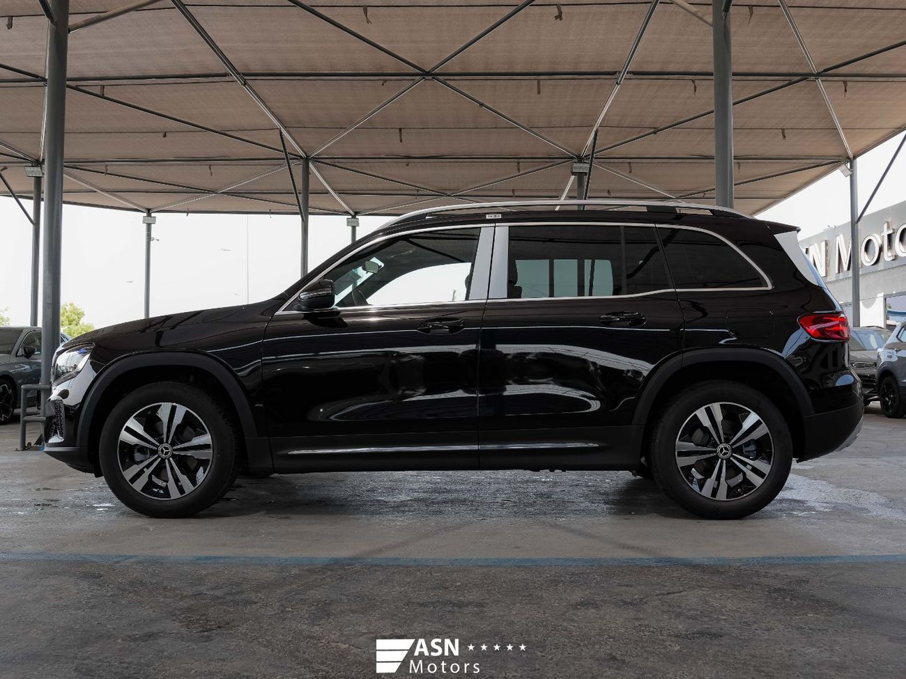 Mercedes-Benz GLB 200 Luxury 7 Seater 1.3 Turbo (Export Price)