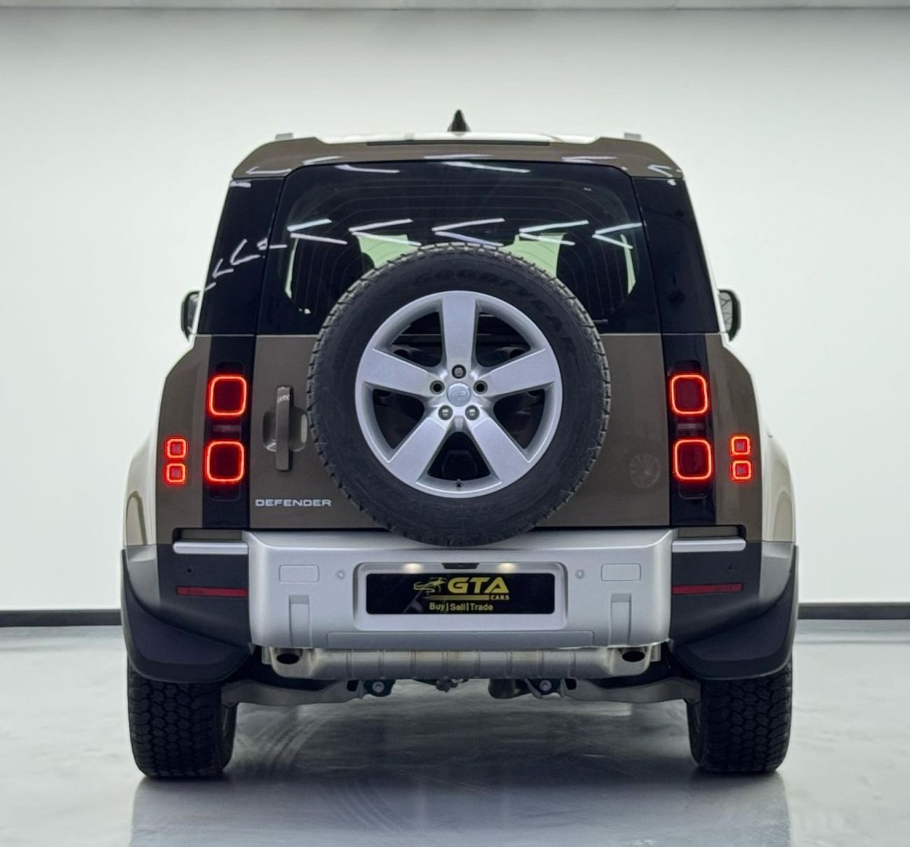 Land Rover Defender 110 HSE P400 3.0L 2024 Land Rover Defender 110 P400 HSE, 2028 Land Rover Warranty, Very Low Kms, GCC