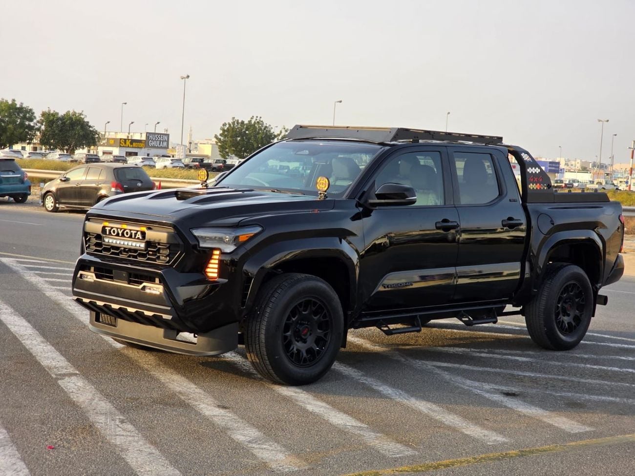تويوتا تاكوما 2024 Model 2.4L normal engine ,Push button , leather seats and low mileage