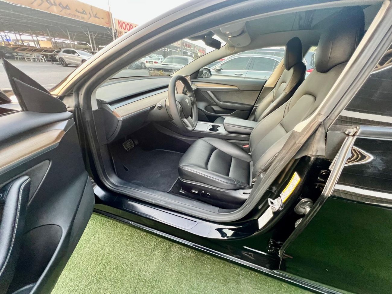Tesla Model 3 Rear-Wheel Drive warranty 40,000 km and service