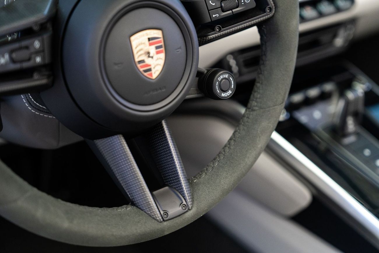 بورش 911 Turbo S 3.8L (640 HP) Convertible