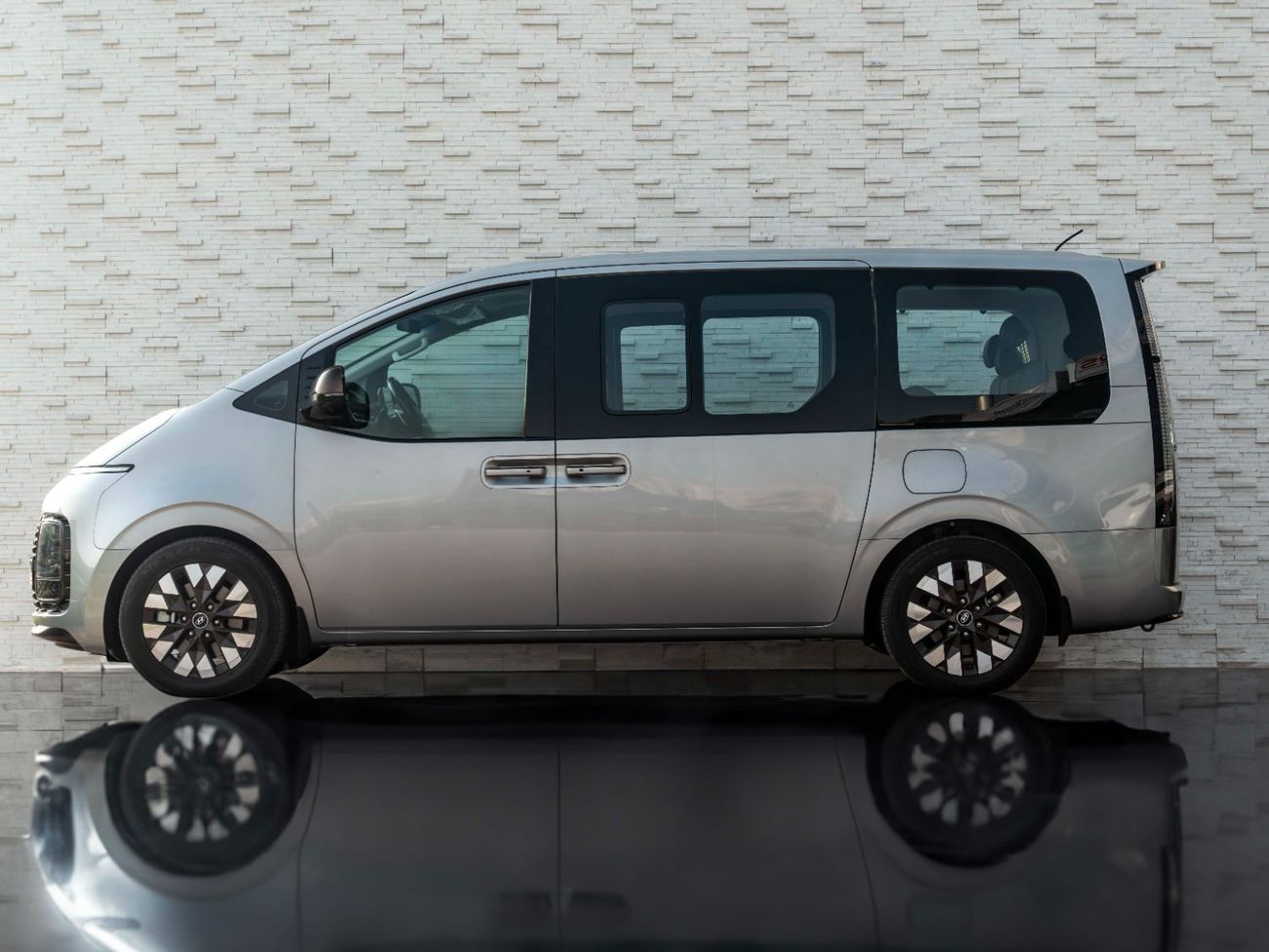 Hyundai Staria 3.5L Luxury (7 Seater)