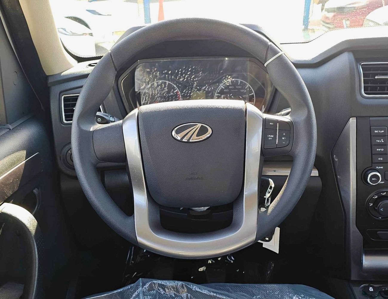 Mahindra Pik Up 2.2TURBO V4 DIESEL / M/T / DOUBLE CABIN / 4WD (CODE # 69031)